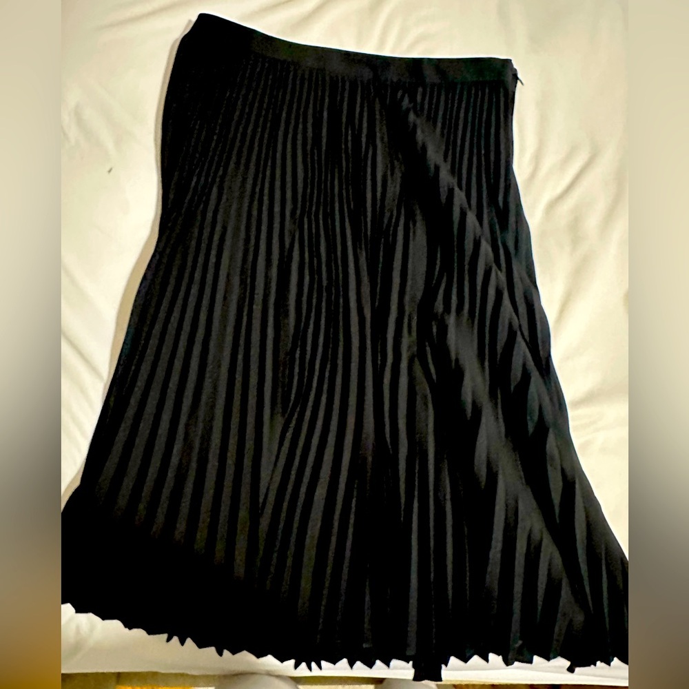 Trina Turk black pleated skirt